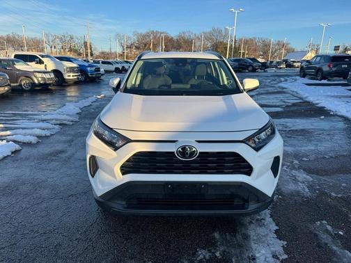 2020 Toyota RAV4 LE