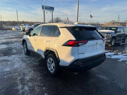 2020 Toyota RAV4 LE