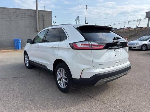 White Metallic 2023 Ford Edge SEL