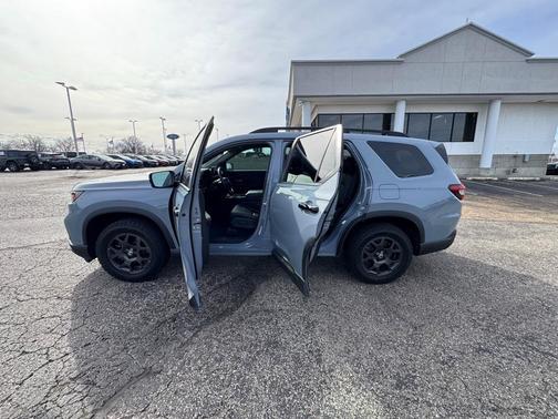 2023 Honda Pilot TrailSport