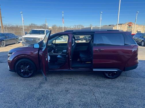 2024 Kia Carnival SX