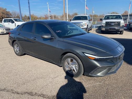 2024 Hyundai ELANTRA SE