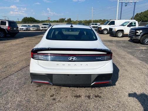 2025 Hyundai SONATA SE