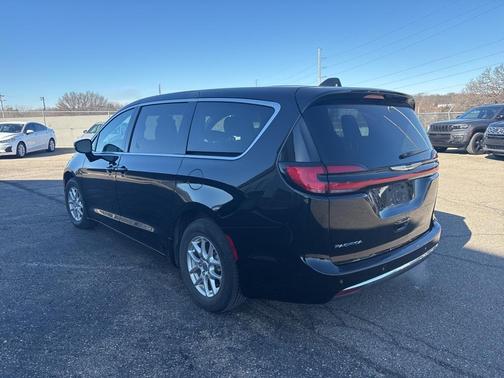 2024 Chrysler Pacifica Touring-L