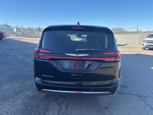 2024 Chrysler Pacifica Touring-L