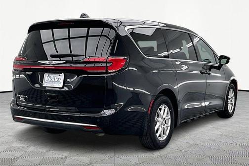 2024 Chrysler Pacifica Touring-L