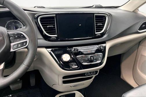 2024 Chrysler Pacifica Touring-L