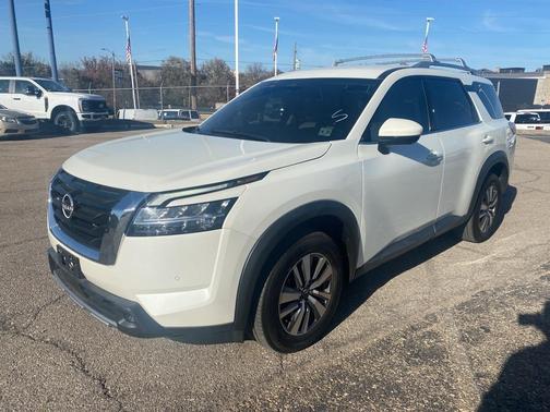 2022 Nissan Pathfinder SL