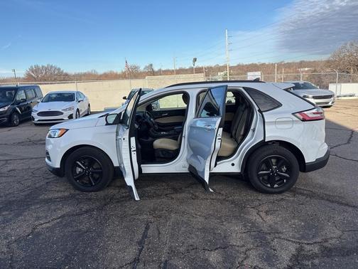 2024 Ford Edge SE