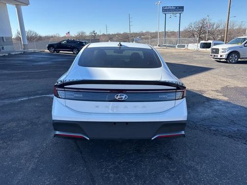 2025 Hyundai SONATA SE