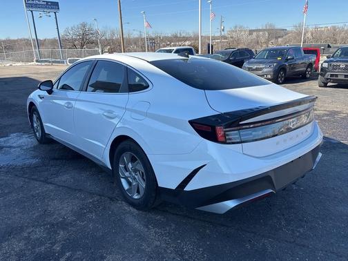2025 Hyundai SONATA SE