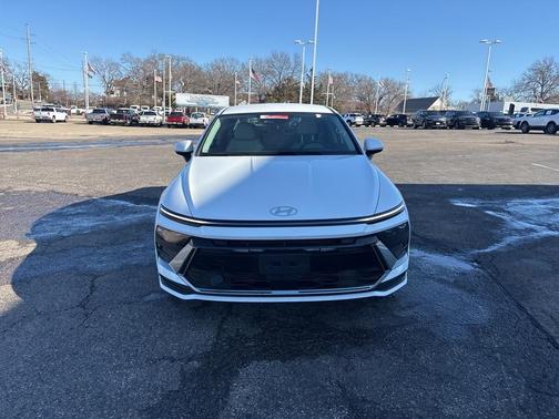 2025 Hyundai SONATA SE