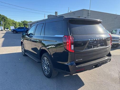 Black Metallic 2025 Ford Expedition Active