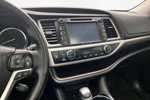 White 2017 Toyota Highlander