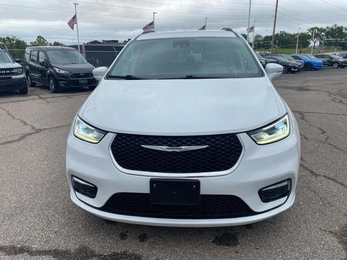 2022 Chrysler Pacifica Touring-L