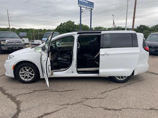 2022 Chrysler Pacifica Touring-L