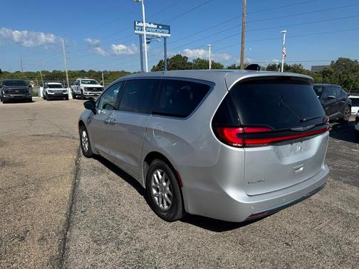 2024 Chrysler Pacifica Touring-L