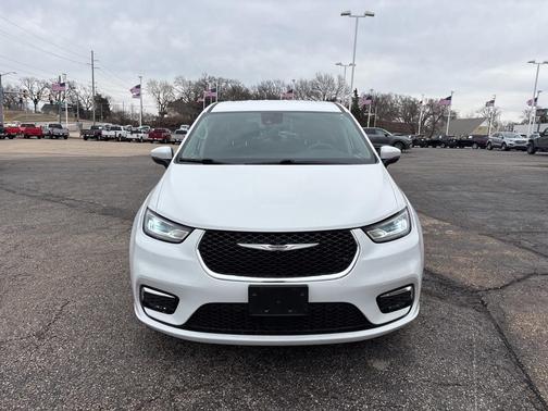 2023 Chrysler Pacifica Touring-L