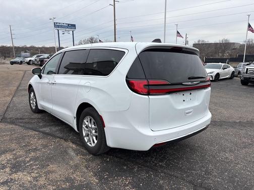 2023 Chrysler Pacifica Touring-L