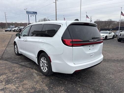 2023 Chrysler Pacifica Touring-L