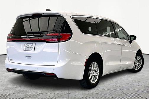 2023 Chrysler Pacifica Touring-L