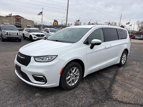 2023 Chrysler Pacifica Touring-L