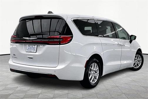 2024 Chrysler Pacifica Touring-L