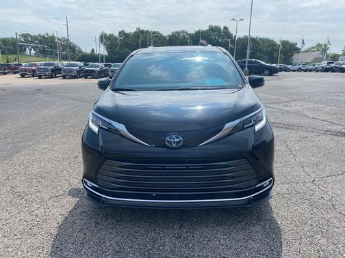 2023 Toyota Sienna Limited