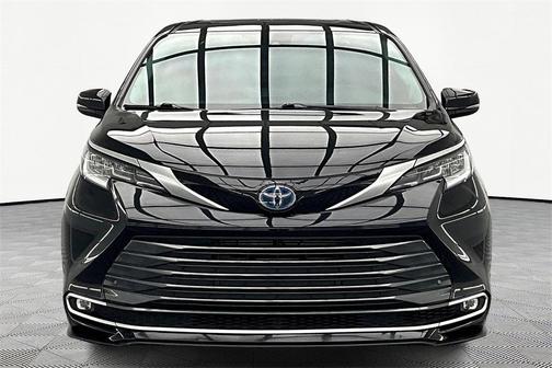 2023 Toyota Sienna Limited