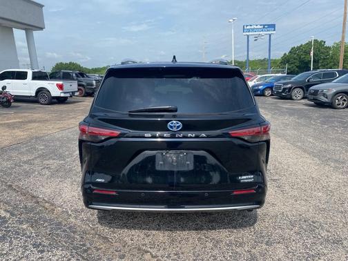 2023 Toyota Sienna Limited