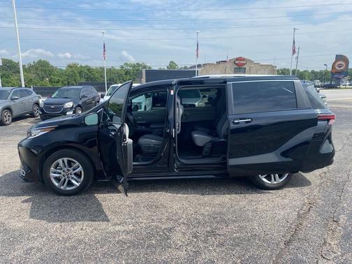 2023 Toyota Sienna Limited