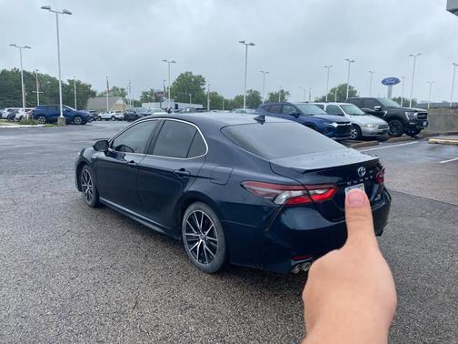 2021 Toyota Camry Hybrid SE