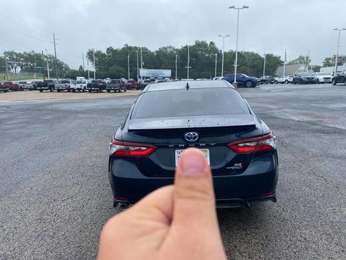 2021 Toyota Camry Hybrid SE