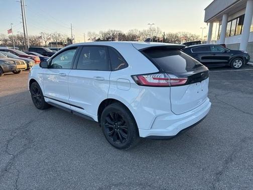 2022 Ford Edge SE