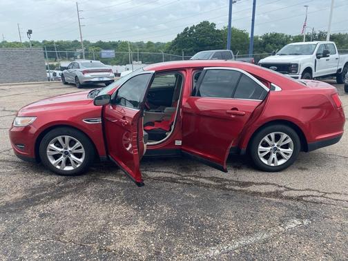 2011 Ford Taurus SEL