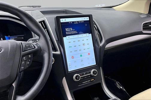 Oxford White 2022 Ford Edge SE