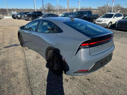 2025 Toyota Prius LE