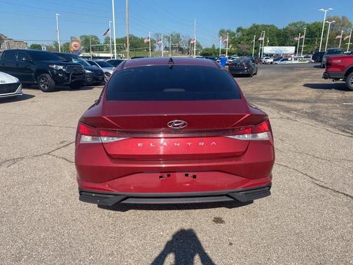 2023 Hyundai ELANTRA SEL