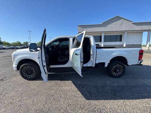 White Metallic 2024 Ford F-250 Platinum