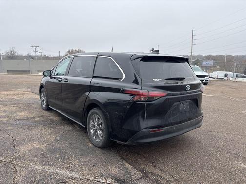 2022 Toyota Sienna XLE