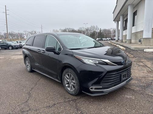 2022 Toyota Sienna XLE