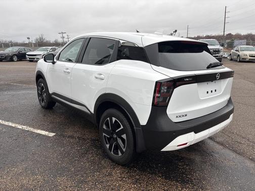 2025 Nissan Kicks SV