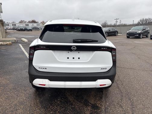 2025 Nissan Kicks SV