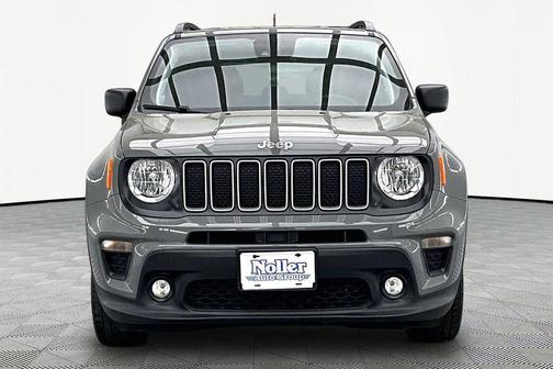 Sting Gray Clearcoat 2022 Jeep Renegade Latitude