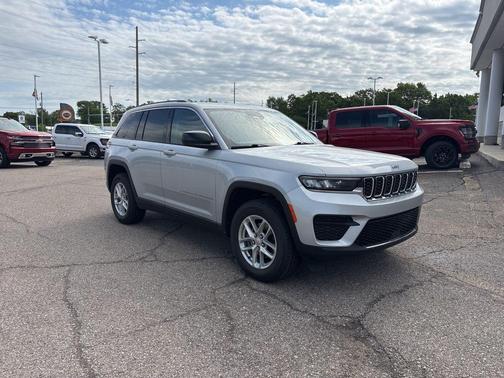 Silver Zynith 2023 Jeep Grand Cherokee Laredo