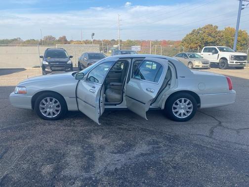 2007 Lincoln Town Car Signature Limited