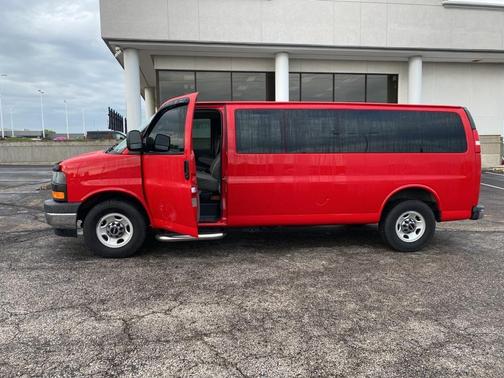 2017 GMC Savana 3500 LT