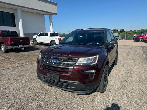 Burgundy 2018 Ford Explorer XLT