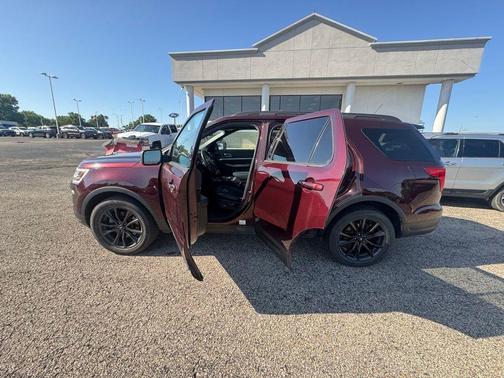 Burgundy 2018 Ford Explorer XLT