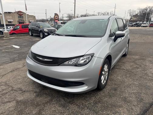 2023 Chrysler Voyager LX